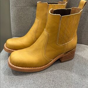 Frye Campus Chelsea Banana Leather 6.5